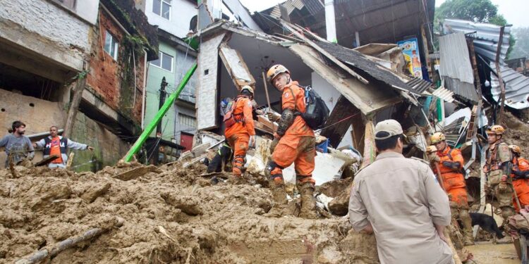 Desastre provocado pelas fortes chuvas deixa pelo menos 104 mortos em Petrópolis (RJ)