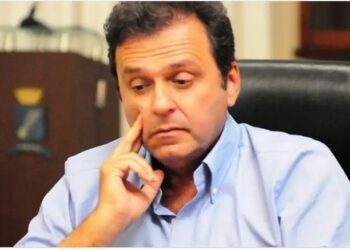 Parecer do TCE pede desaprovação das contas de Carlos Eduardo e aponta improbidade do ex-prefeito