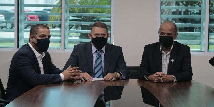Prefeito Taveira empossa novos membros do Conselho Municipal de Contribuintes