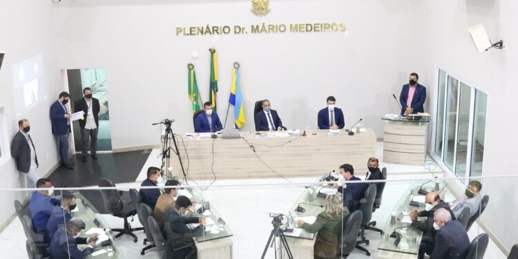 Frente Parlamentar em Defesa dos Direitos das Mulheres planeja entrega da medalha Eva Lúcia