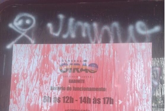 Criminosos vandalizam gabinete do deputado Girão e propagam crme de ódio