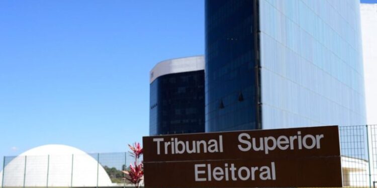 Ministros do TSE consideram crime diminuir preço de combustível em ano eleitoral