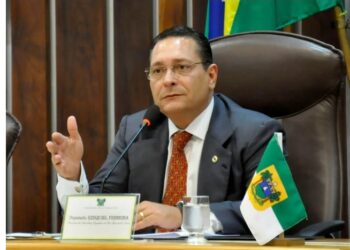 Naufragou: Ezequiel desiste de candidatura