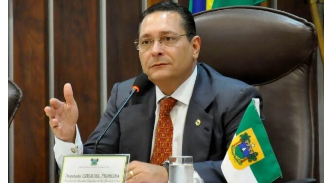 Naufragou: Ezequiel desiste de candidatura