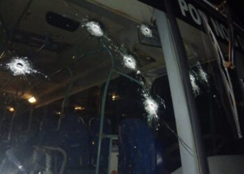 Ônibus escolar é metralhado após assalto no RN, motorista e aluno  são baleados