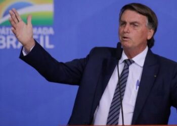Bolsonaro diz que Petrobrás pode quebrar o Brasil por aumentos do diesel
