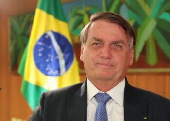 “Previsão é cair R$ 2,00 reais o preço da gasolina” diz Bolsonaro da gasolina