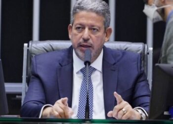Lira critica Petrobrás e diz que é hora de tirar máscara da empresa