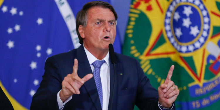 Bolsonaro diz que Lula quer soltar jovens presos como Petro