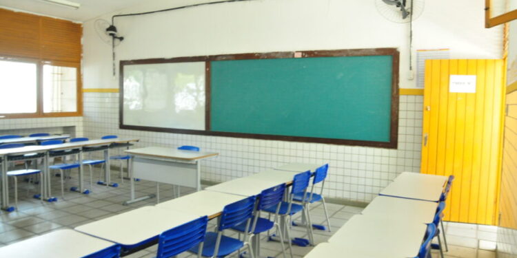 Campeão de abandono escolar no Nordeste, o RN tem o quarto melhor salário médio do País na área da Educação