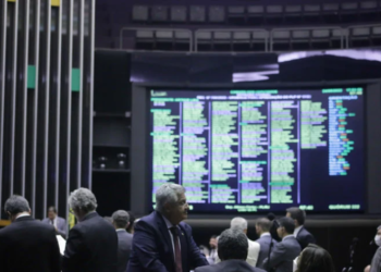 Câmara aprova texto-base para limitar ICMS sobre combustíveis e luz