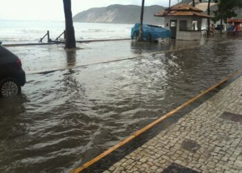 Dejetos na Rota do Sol, vias intransitáveis, áreas de riscos para a população, triste realidade de uma capital que não evolui