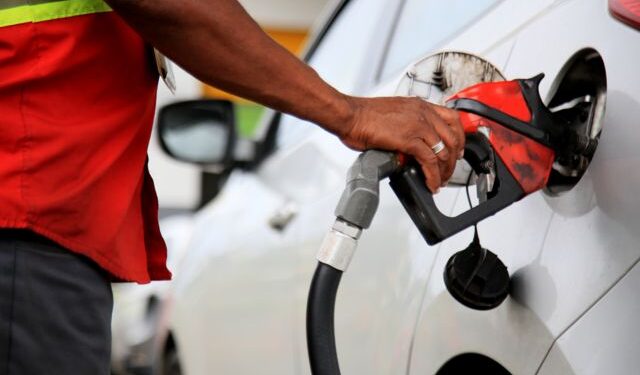 Preço da gasolina cai em até R$ 1,00 em Natal