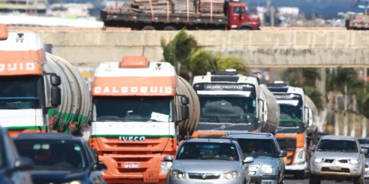 Auxílio: caminhoneiros receberão 2 parcelas de R$ 1 mil em 9 de agosto