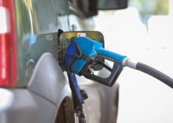 Gasolina cai pela quarta semana seguida no Brasil