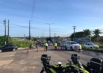 Operação Tapa Buracos na avenida Felizardo Moura altera trânsito na zona Oeste de Natal
