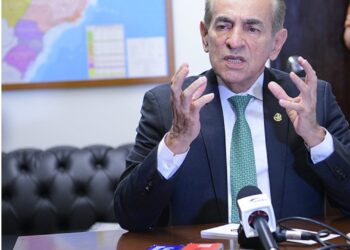 Bolsa Família ficará fora do teto por dois anos na PEC, diz relator