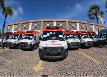 Ministro da Saúde entrega ambulâncias em Natal