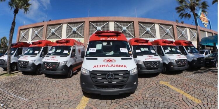 Ministro da Saúde entrega ambulâncias em Natal