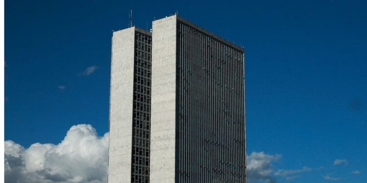 Governo detecta ameaça de mais atos e pede reforço da segurança em Brasília