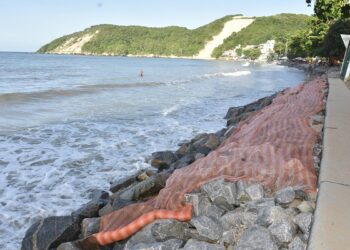 Transferência do licenciamento da engorda de Ponta Negra segue travada no Ibama