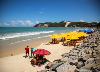 Parada no Idema, engorda da praia de Ponta Negra precisará de três licenças