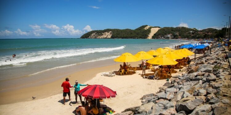 Parada no Idema, engorda da praia de Ponta Negra precisará de três licenças