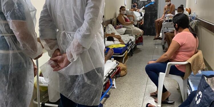 Filas no Walfredo Gurgel, a herança do descaso