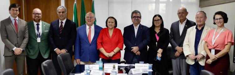 Governadora recebe projeto de empresa de estruturas portuárias
