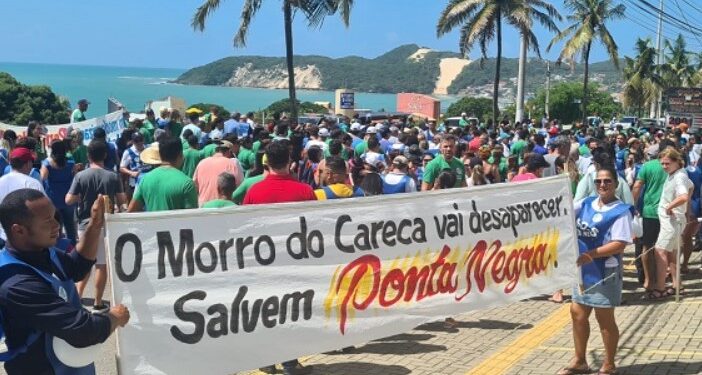 Grupo faz manifestação para cobrar celeridade na ‘engorda’ de Ponta Negra