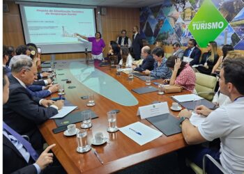 Ministro garante apoio para construção da nova estrada de Pipa