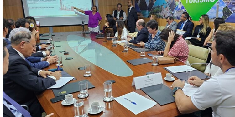 Ministro garante apoio para construção da nova estrada de Pipa