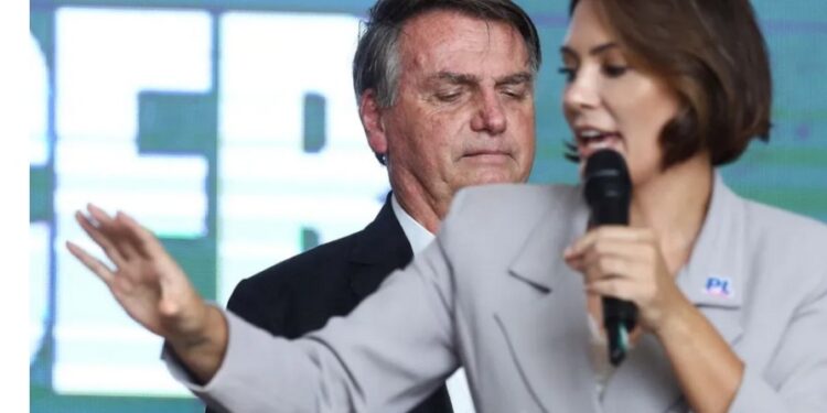 PF marca depoimentos simultâneos de Bolsonaro e Michelle sobre sobre o caso das joias