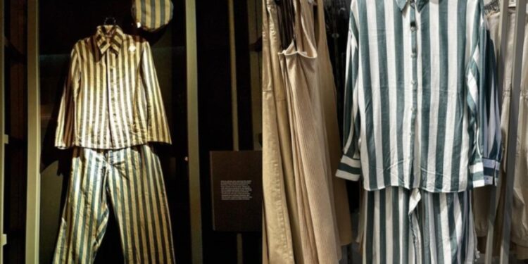 Riachuelo recolhe roupas associada ao Holocausto de suas lojas após críticas