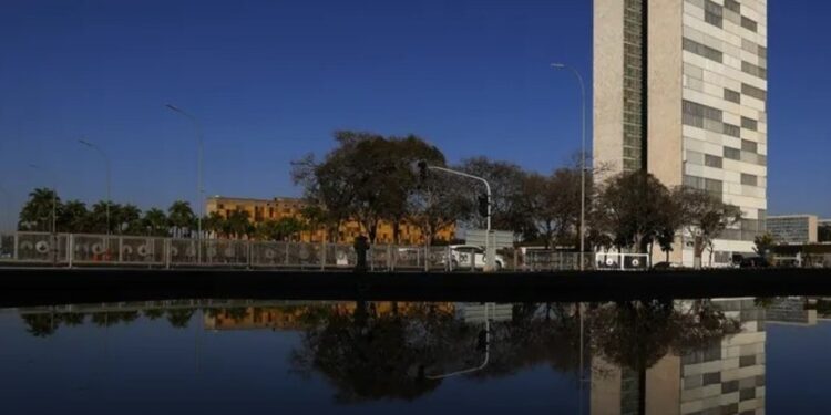 Congresso altera lei das Eleições uma vez a cada 15 meses, em média