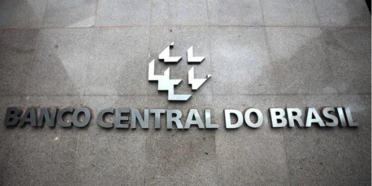 Banco Central projeta crescimento do PIB de 1.8% em 2024 e eleva chance de inflação estourar meta