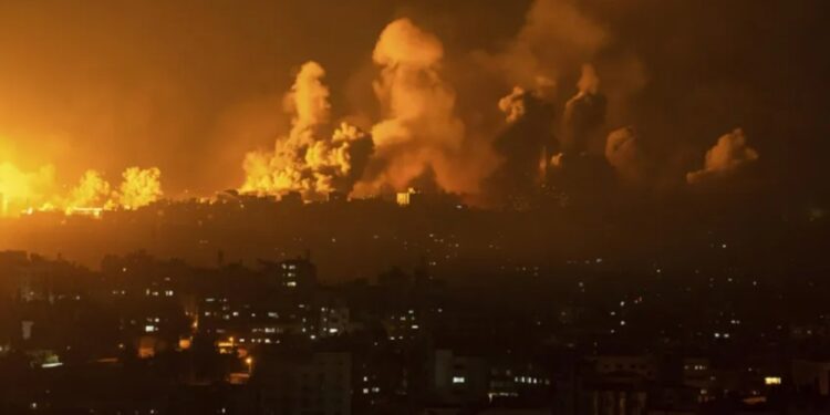 Israel põe 100 mil soldados perto de Gaza e fala em 500 alvos atingidos