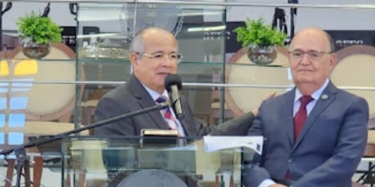 Pastor Martim Alves da Silva anuncia jubilação do Pastor Elinaldo Renovato de Lima, após 25 anos á frente da Assembleia de Deus de Parnamirim