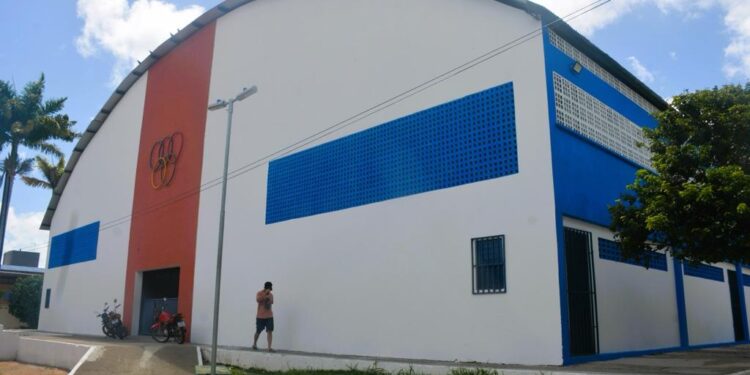 Prefeitura realiza manutenção nos ginásios do município