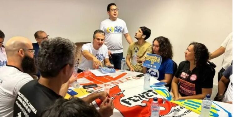 Após protesto, grevistas do IFRN são recebidos por ministro da Educação em Natal e apresentam reivindicações