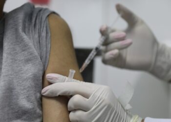 Público-alvo da vacina contra a dengue é ampliado às pessoas entre 6 a 16 anos