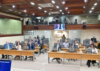 Deputados decidem hoje sobre aumento do ICMS