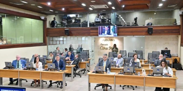 Deputados decidem hoje sobre aumento do ICMS