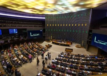 Consultoria da Câmara de Deputados sobre Lei Orçamentária Anual projeta mais R$ 22,8 bilhões em gastos para 2025