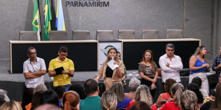 Secretaria de Educação se reúne com gestores de escolas e centros infantis