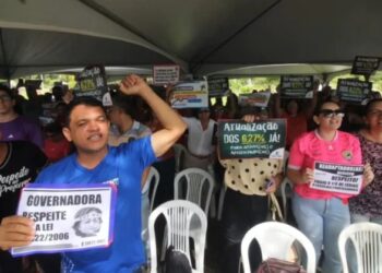 Professores da rede estadual de ensino aprovam indicativo de greve