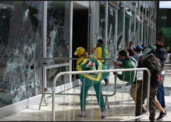 Durante evento em memória ao “8 de janeiro”, Lula deve vetar o projeto de redução de penas dos condenados na ação sem a presença dos presidentes da câmara e do Senado.