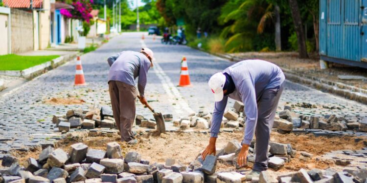 Gestão de Parnamirim reforça manutenção das vias com operação “tapa-buraco”! Veja como solicitar a manutenção na sua via.