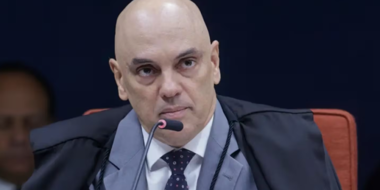 Pressionado por todos os lados, Moraes pode conceder domiciliar a Bolsonaro com várias exigências