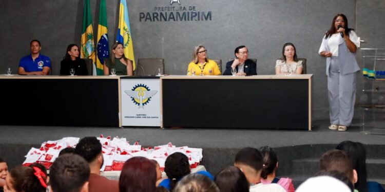Mais de 120 estudantes da rede municipal recebem óculos gratuitos em Parnamirim